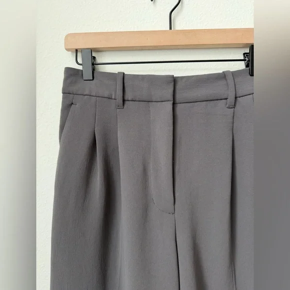 Aritzia Wilfred High‑Rise Crepette Carrot Pant in Dark Grey Size 6 - Picture 2 of 10